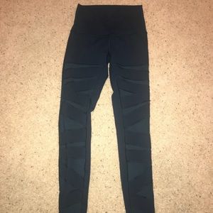 Lululemon tech mesh (submarine color) size 6